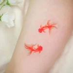 Фото тату золотая рыбка 07,12,2021 - №126 - goldfish tattoo - tattoo-photo.ru