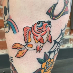 Фото тату золотая рыбка 07,12,2021 - №144 - goldfish tattoo - tattoo-photo.ru