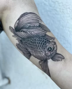 Фото тату золотая рыбка 07,12,2021 - №194 - goldfish tattoo - tattoo-photo.ru