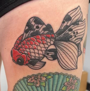 Фото тату золотая рыбка 07,12,2021 - №199 - goldfish tattoo - tattoo-photo.ru