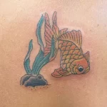 Фото тату золотая рыбка 07,12,2021 - №213 - goldfish tattoo - tattoo-photo.ru