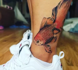 Фото тату золотая рыбка 07,12,2021 - №251 - goldfish tattoo - tattoo-photo.ru
