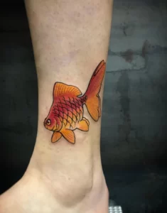 Фото тату золотая рыбка 07,12,2021 - №253 - goldfish tattoo - tattoo-photo.ru