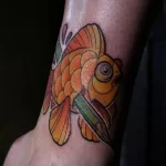 Фото тату золотая рыбка 07,12,2021 - №292 - goldfish tattoo - tattoo-photo.ru