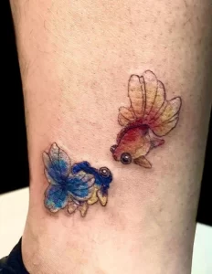 Фото тату золотая рыбка 07,12,2021 - №310 - goldfish tattoo - tattoo-photo.ru