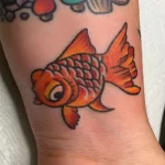 Фото тату золотая рыбка 07,12,2021 - №336 - goldfish tattoo - tattoo-photo.ru