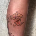 Фото тату золотая рыбка 07,12,2021 - №340 - goldfish tattoo - tattoo-photo.ru
