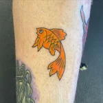 Фото тату золотая рыбка 07,12,2021 - №378 - goldfish tattoo - tattoo-photo.ru