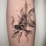 Фото тату золотая рыбка 07,12,2021 - №380 - goldfish tattoo - tattoo-photo.ru