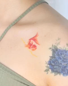 Фото тату золотая рыбка 07,12,2021 - №440 - goldfish tattoo - tattoo-photo.ru