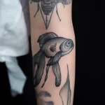 Фото тату золотая рыбка 07,12,2021 - №443 - goldfish tattoo - tattoo-photo.ru