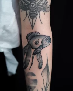 Фото тату золотая рыбка 07,12,2021 - №443 - goldfish tattoo - tattoo-photo.ru