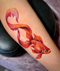 Фото тату золотая рыбка 07,12,2021 - №535 - goldfish tattoo - tattoo-photo.ru