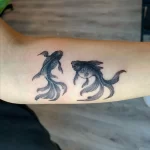 Фото тату золотая рыбка 07,12,2021 - №618 - goldfish tattoo - tattoo-photo.ru