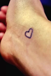 Фото легкие тату сердца 02.01.22 №0006 - tattoo heart - tattoo-photo.ru