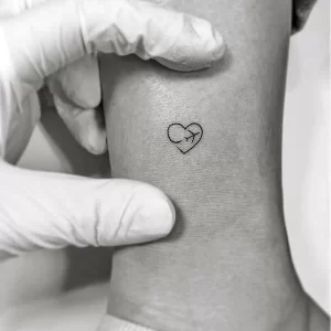 Фото мини тату сердце 02.01.22 №0011 - tattoo heart - tattoo-photo.ru