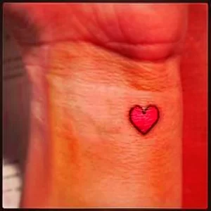 Фото тату красное сердце 02.01.22 №0001 - tattoo heart - tattoo-photo.ru