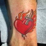 Фото тату нож в сердце 02.01.22 №0010 - tattoo heart - tattoo-photo.ru