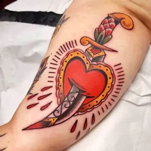 Фото тату нож в сердце 02.01.22 №0020 - tattoo heart - tattoo-photo.ru