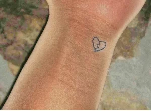 Фото тату разбитое сердце 02.01.22 №0008 - tattoo heart - tattoo-photo.ru