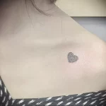 Фото тату сердце на ключице 02.01.22 №0026 - tattoo heart - tattoo-photo.ru