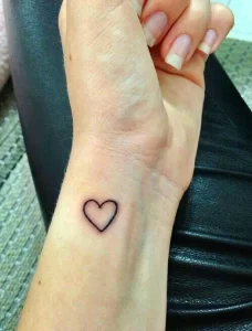 Фото тату сердце на руке 02.01.22 №0009 - tattoo heart - tattoo-photo.ru