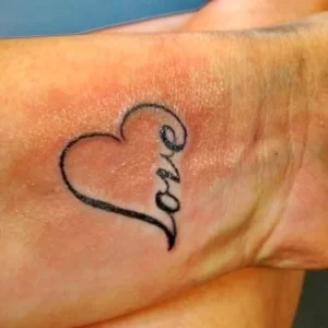 Фото тату сердце на руке 02.01.22 №0022 - tattoo heart - tattoo-photo.ru