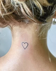 Фото тату сердце на шее 02.01.22 №0023 - tattoo heart - tattoo-photo.ru