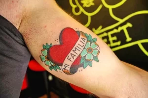 Фото тату сердце олд скул 02.01.22 №0015 - tattoo heart - tattoo-photo.ru