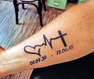 Фото тату сердце с датой 02.01.22 №0004 - tattoo heart - tattoo-photo.ru