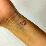 Фото тату сердце с самолетом 02.01.22 №0009 - tattoo heart - tattoo-photo.ru