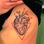 Фото тату черное сердце 02.01.22 №0003 - tattoo heart - tattoo-photo.ru