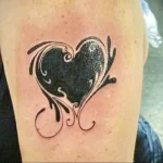 Фото тату черное сердце 02.01.22 №0024 - tattoo heart - tattoo-photo.ru