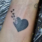 Фото тату черное сердце 02.01.22 №0025 - tattoo heart - tattoo-photo.ru