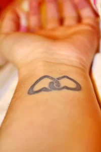 Фото два сердца тату 02.01.22 №0007 - tattoo heart - tattoo-photo.ru