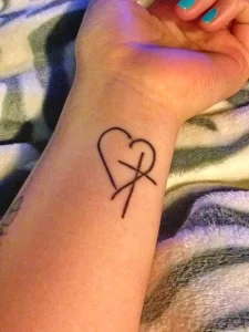 Фото легкие тату сердца 02.01.22 №0007 - tattoo heart - tattoo-photo.ru