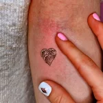 Фото мини тату сердце 02.01.22 №0010 - tattoo heart - tattoo-photo.ru