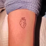 Фото мини тату сердце 02.01.22 №0014 - tattoo heart - tattoo-photo.ru