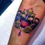 Фото сердце тату корона 02.01.22 №0005 - tattoo heart - tattoo-photo.ru