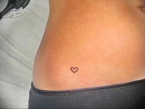 Фото сердце тату маленькое 02.01.22 №0015 - tattoo heart - tattoo-photo.ru