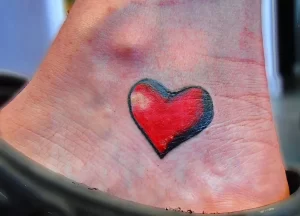 Фото тату в виде сердца 02.01.22 №0008 - tattoo heart - tattoo-photo.ru