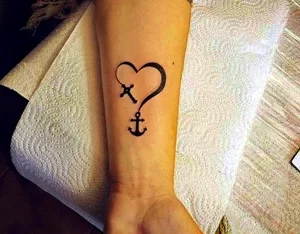 Фото тату в виде сердца 02.01.22 №0009 - tattoo heart - tattoo-photo.ru