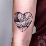 Фото тату женские сердце 02.01.22 №0004 - tattoo heart - tattoo-photo.ru