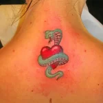 Фото тату змея сердце 02.01.22 №0010 - tattoo heart - tattoo-photo.ru