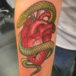 Фото тату змея сердце 02.01.22 №0011 - tattoo heart - tattoo-photo.ru