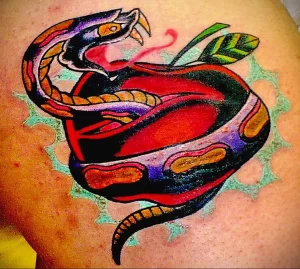 Фото тату змея сердце 02.01.22 №0013 - tattoo heart - tattoo-photo.ru