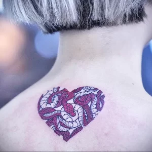 Фото тату змея сердце 02.01.22 №0016 - tattoo heart - tattoo-photo.ru