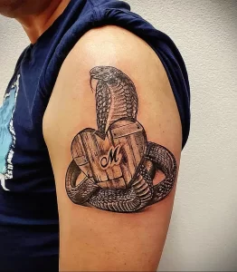 Фото тату змея сердце 02.01.22 №0017 - tattoo heart - tattoo-photo.ru
