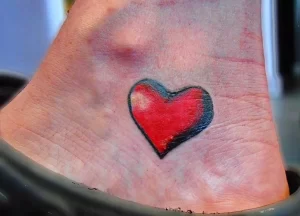 Фото тату красное сердце 02.01.22 №0005 - tattoo heart - tattoo-photo.ru