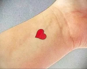 Фото тату красное сердце 02.01.22 №0009 - tattoo heart - tattoo-photo.ru